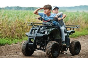 pratiques de sécurité quad éléctrique enfant